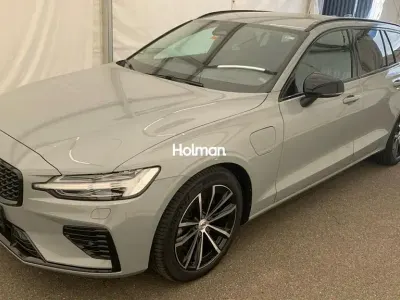 Gebraucht Volvo V60 Plus 253 PS (186 kW) 2024 Grau Kombi