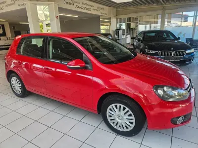 Gebraucht VW Golf VII Trendline 86 PS (63 kW) 2012 Rot Limousine