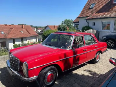 Gebraucht Mercedes W114 160 PS (117 kW) 1973 Rot Limousine