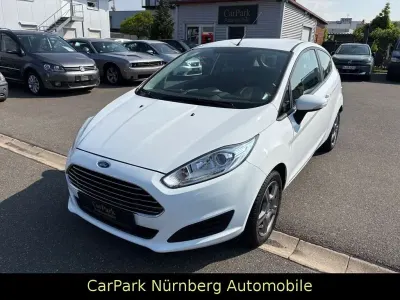 Gebraucht Ford Fiesta Trend 60 PS (44 kW) 2015 Weiß Kleinwagen