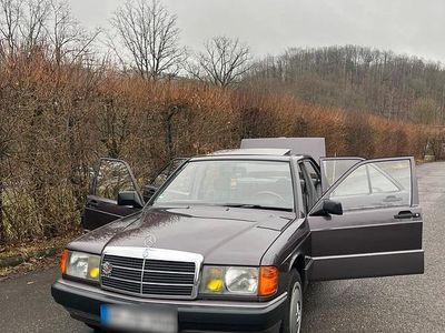 Usata Mercedes 190 109 CV (80 kW) 1992 Andere farben Berlina