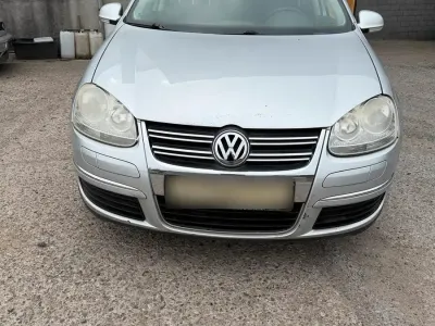Gebraucht VW Golf VI 105 PS (77 kW) 2009 Silber Kleinwagen