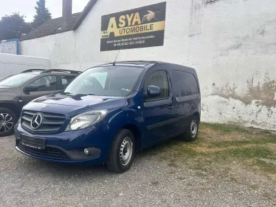 Używany Mercedes Citan 109 90 KM (66 kW) 2014 Niebieski Minivan