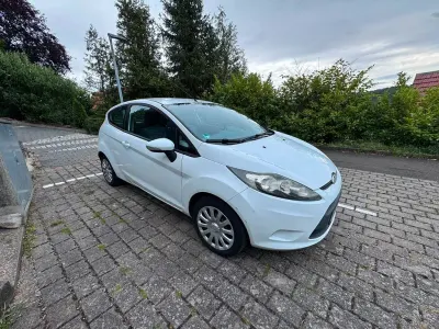 Gebraucht Ford Fiesta Trend 60 PS (44 kW) 2009 Weiß Limousine