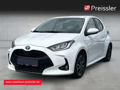 Używany Toyota Yaris Hybrid Team 116 KM (85 kW) 2022 Biały Hatchback