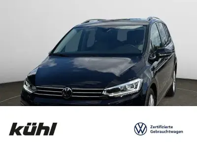 Gebraucht VW Touran Highline 150 PS (110 kW) 2024 Deep black perleffekt Van / Kleinbus
