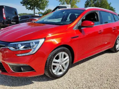 Gebraucht Renault Mégane GrandTour Business 140 PS (102 kW) 2019 Rot Kombi