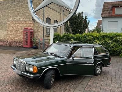 Gebraucht Mercedes 200 109 PS (80 kW) 1983 Grün Kombi