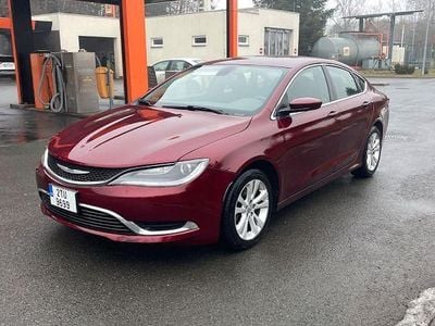 Gebraucht Chrysler 200 Limited 186 PS (136 kW) 2016 Rot Limousine