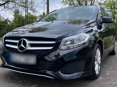 Usata Mercedes B200 136 CV (100 kW) 2019 Nero Monovolume
