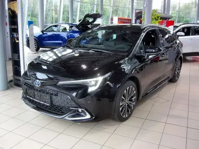 Neu Toyota Corolla 196 PS (144 kW) 2026 Black mica / ink Kombi