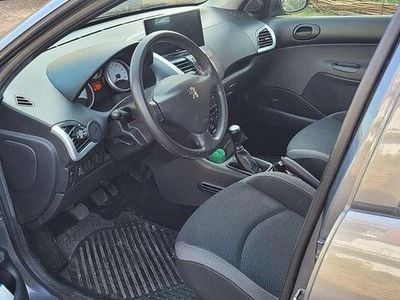 Gebraucht Peugeot 206 75 PS (55 kW) 2010 Grau Limousine