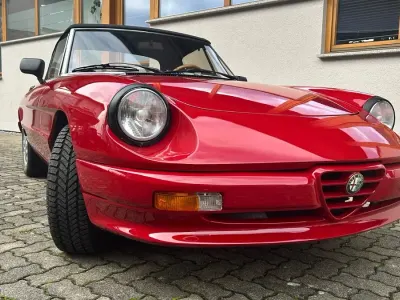 Gebraucht Alfa Romeo Spider 102 PS (75 kW) 1984 Rot Cabrio
