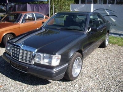 Gebraucht Mercedes E220 Sportline 150 PS (110 kW) 1993 Schwarz Coupé