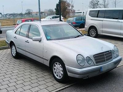 Gebraucht Mercedes E240 170 PS (125 kW) 1999 Silber Limousine