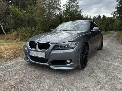 Gebraucht BMW 318 Sport Line 143 PS (105 kW) 2010 Grau Limousine