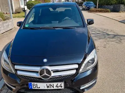 Gebraucht Mercedes B180 122 PS (89 kW) 2011 Schwarz Kleinwagen