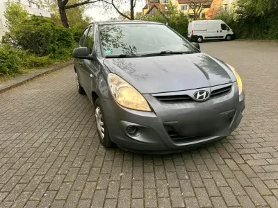 Gebraucht Hyundai i20 77 PS (56 kW) 2010 Grau Kleinwagen