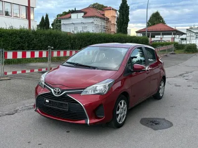 Gebraucht Toyota Yaris Comfort 99 PS (72 kW) 2015 Rot Kleinwagen