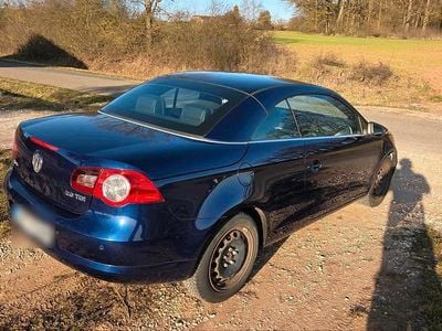 Gebraucht VW Eos 140 PS (102 kW) 2010 Blau Cabrio