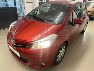 Gebraucht Toyota Yaris Edition 69 PS (50 kW) 2013 Rot Kleinwagen