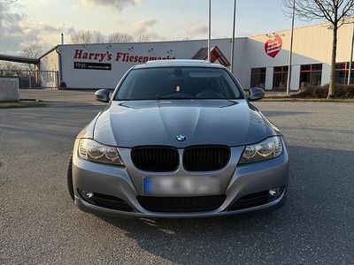 Gebraucht BMW 320 177 PS (130 kW) 2009 Grau Limousine