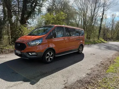 Gebraucht Ford Tourneo 150 PS (110 kW) 2023 Orange Van / Kleinbus
