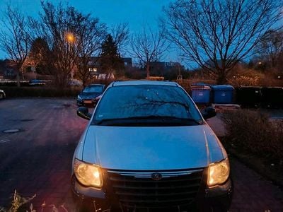 Usado Chrysler Voyager 141 HP (103 kW) 2007 Cinzento Monovolume