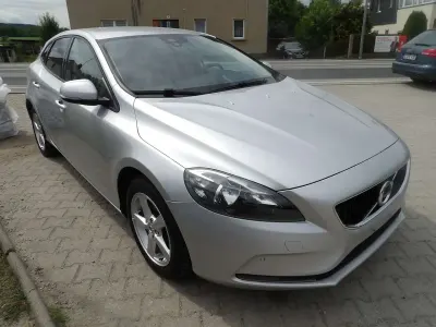 Occasion Volvo V40 Kinetic 120 ch (88 kW) 2018 Argent Berline