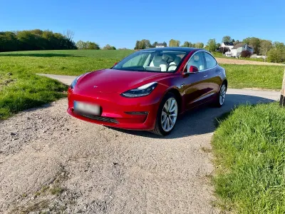 Gebraucht Tesla Model 3 Standard Range 239 kW (325 PS) 2019 Rot Limousine