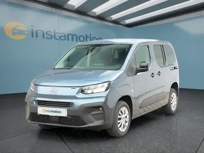 Neu Fiat Doblò 131 PS (96 kW) 2026 Blau Van / Kleinbus