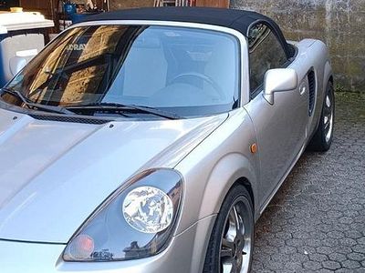 Usado Toyota MR2 140 HP (102 kW) 2000 Prateado Cabrios
