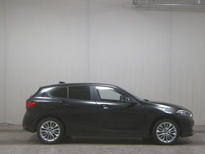 Gebraucht BMW 120 Advantage 190 PS (139 kW) 2022 Schwarz Kleinwagen