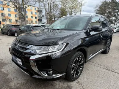 Usata Mitsubishi Outlander P-HEV Top 121 CV (88 kW) 2018 Nero SUV