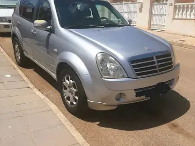 Usata SsangYong Rexton 163 CV (119 kW) 2006 Argento SUV