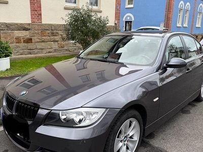 Grau Gebraucht 2005 BMW 320 Limousine | 5.000 € (Fairer Preis)