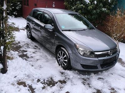 Grau Gebraucht 2004 Opel Astra Coupé | 1.000 € (Guter Preis)