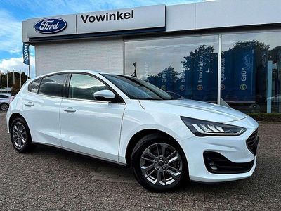 Weiß Gebraucht 2022 Ford Focus Titanium Limousine | 17.695 € (Fairer Preis)