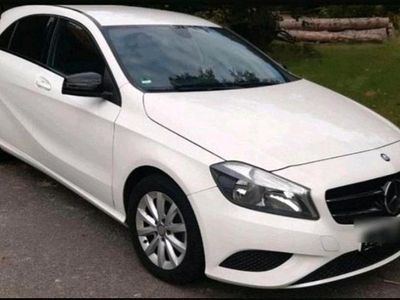 Gebraucht Mercedes A180 120 PS (88 kW) 2013 Weiß Kleinwagen
