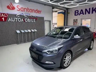 Gebraucht Hyundai i20 101 PS (74 kW) 2015 Grau Kleinwagen