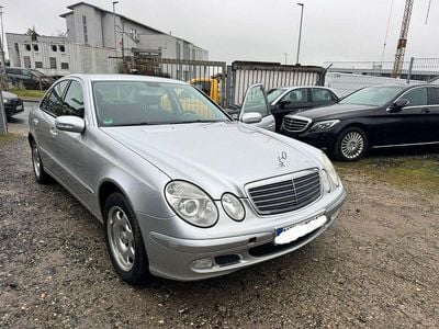 Silber Gebraucht 2002 Mercedes E240 Elegance Limousine | 3.499 € (Fairer Preis)