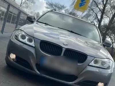 Begagnad BMW 318 165 HK (121 kW) 2009 Grå Kombi