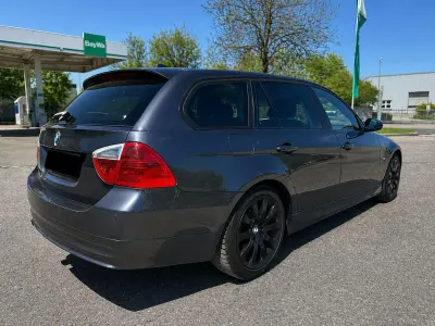 Gebraucht BMW 320 163 PS (119 kW) 2007 Grau Kombi
