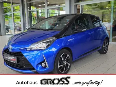 Używany Toyota Yaris Hybrid Style 75 KM (55 kW) 2020 Niebieski Hatchback