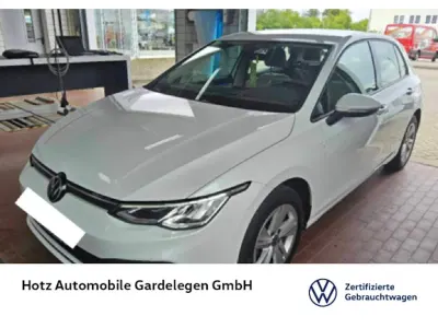 Gebraucht VW Golf VIII Life 116 PS (85 kW) 2021 Oryxweiß perlmutteffekt Limousine