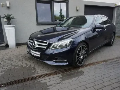 Gebraucht Mercedes E250 Avantgarde 204 PS (150 kW) 2014 Blau Limousine