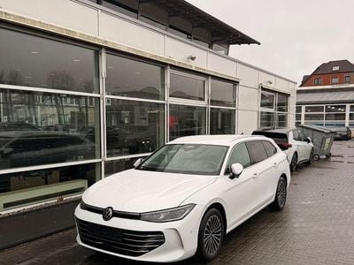 Gebraucht VW Passat Elegance 150 PS (110 kW) 2024 Weiß Kombi