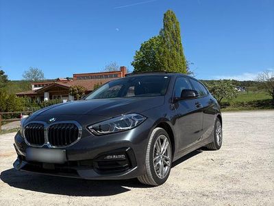 Usata BMW 118 Sport Line 140 CV (102 kW) 2021 Grigio Utilitaria