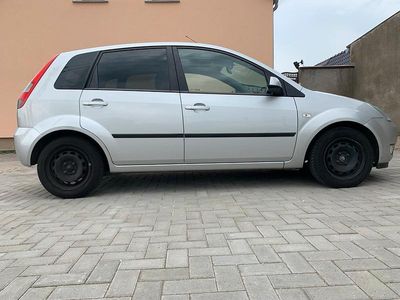 Second-hand Ford Fiesta 80 CP (58 kW) 2005 Argintiu Hatchback