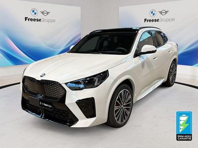 Weiß Neu 2025 BMW iX2 Luxury Line SUV | 55.890 € (Etwas zu teuer)